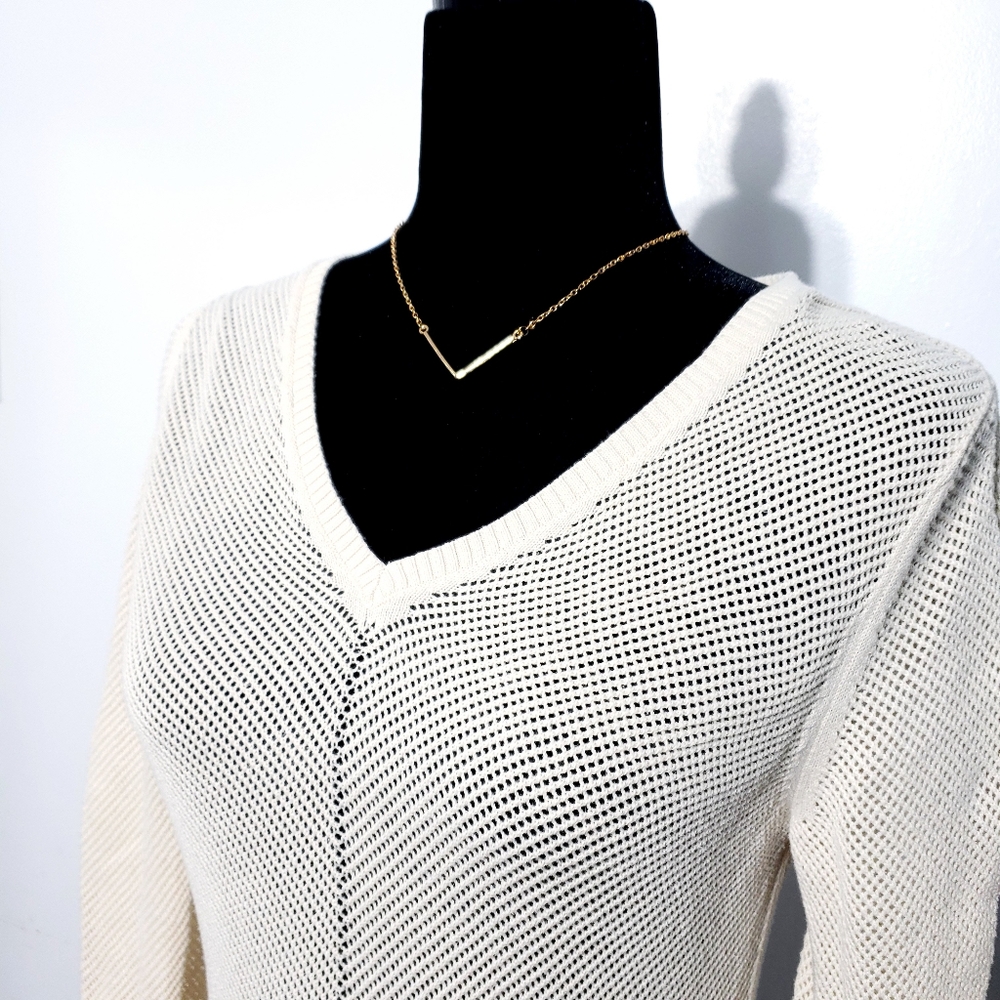 Banana Republic Cream Sweater V neck Size Medium - Picture 1 of 3